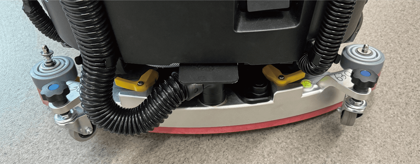 CenoBots L3 Scheuersaugroboter – Unteransicht mit Bürsten für Wartung und Service